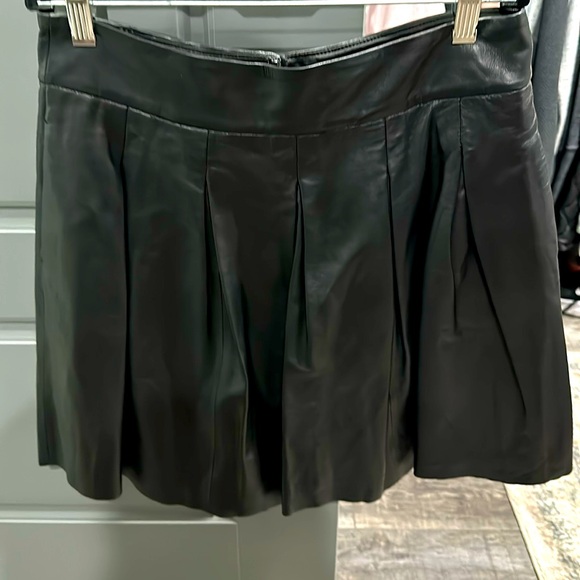 Banana Republic black leather mini skirt - Picture 1 of 5